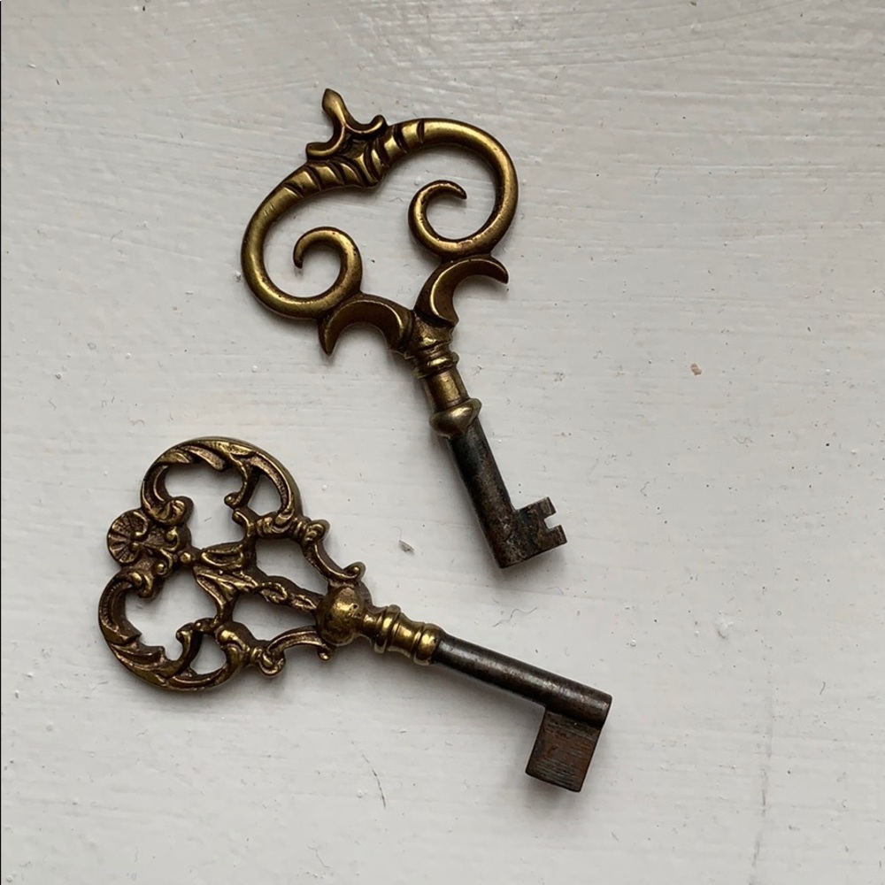 Vintage keys for making bracelets or jewelry